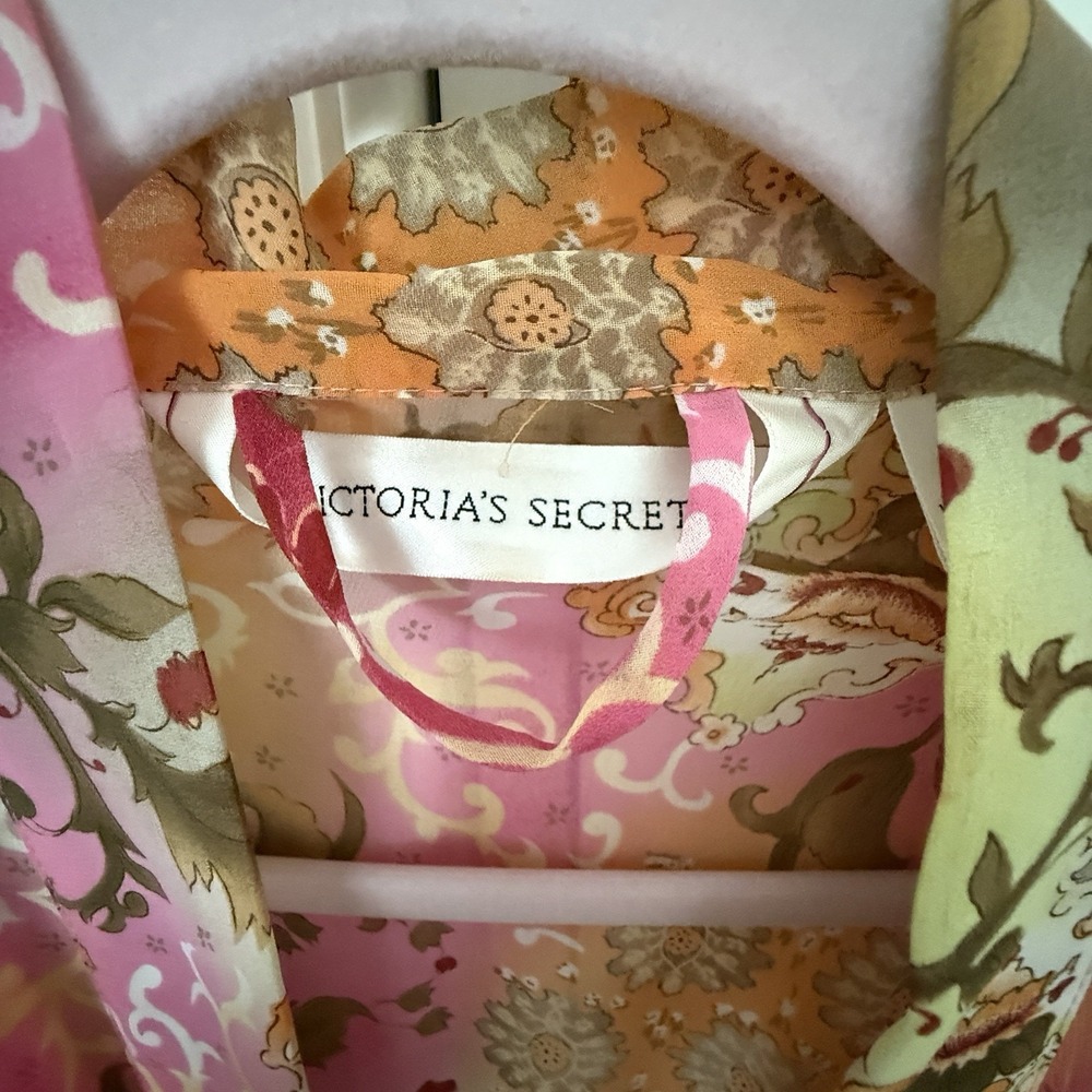 Victoria's Secret Pink Floral Robe - Picture 4 of 10